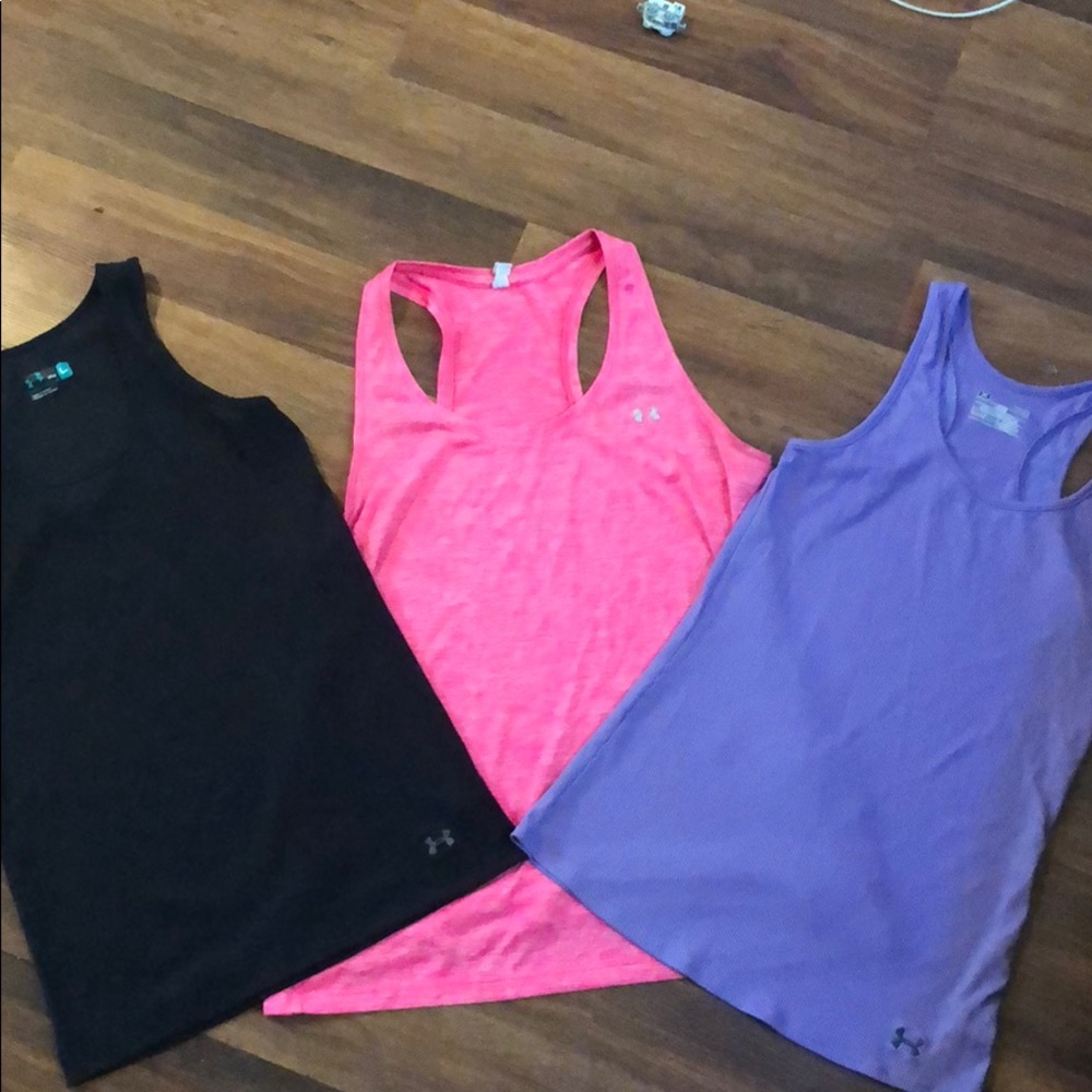 Under Armour tanks 3 size L